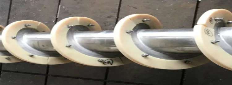 Flexible screw conveyor with nylon screw blade